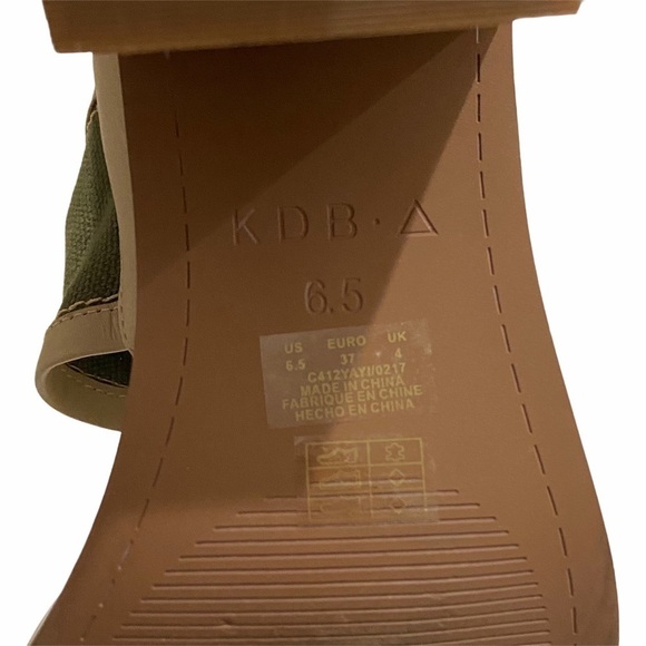 Kelsi Dagger 6.5 Brooklyn Olive Green Block Sandal - Picture 5 of 7